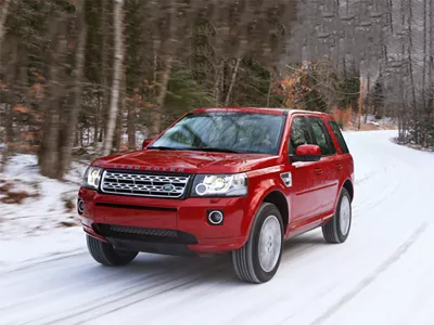 Dịch vụ thay Kính chắn gió xe Land Rover Freelander tận nơi