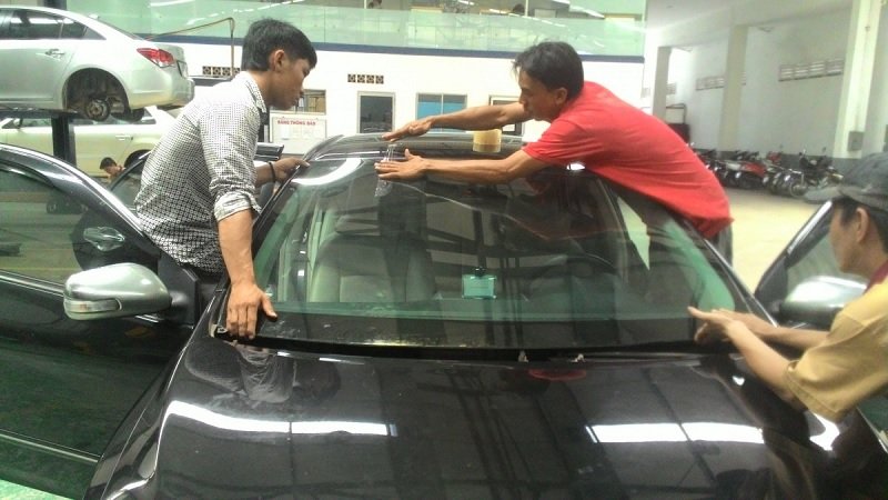 clbauto.com chuyên THAY KÍNH ÔTÔ XE TẢI tận nơi Giá rẻ