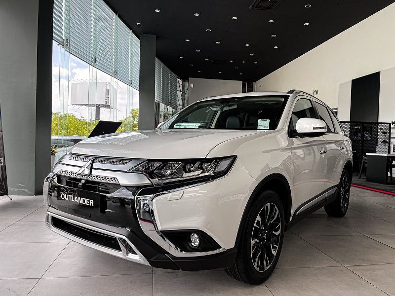 Chuyên thay kính chắn gió xe ô tô tận nơi