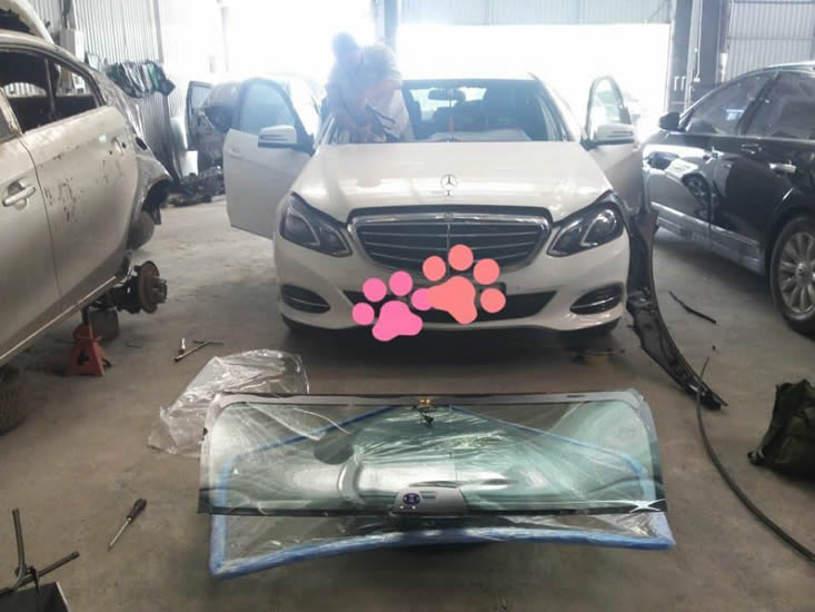 thay kính xe hơi