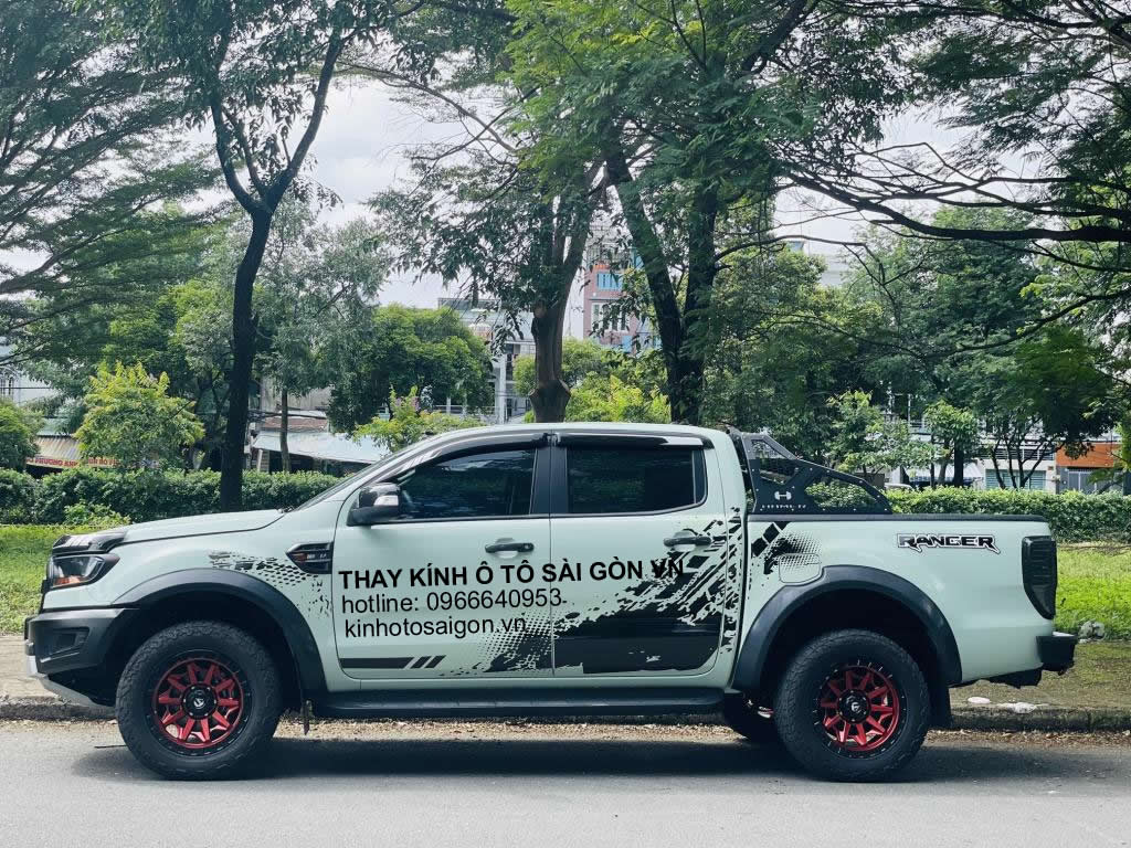 Thay Kính ô tô Sài Gòn