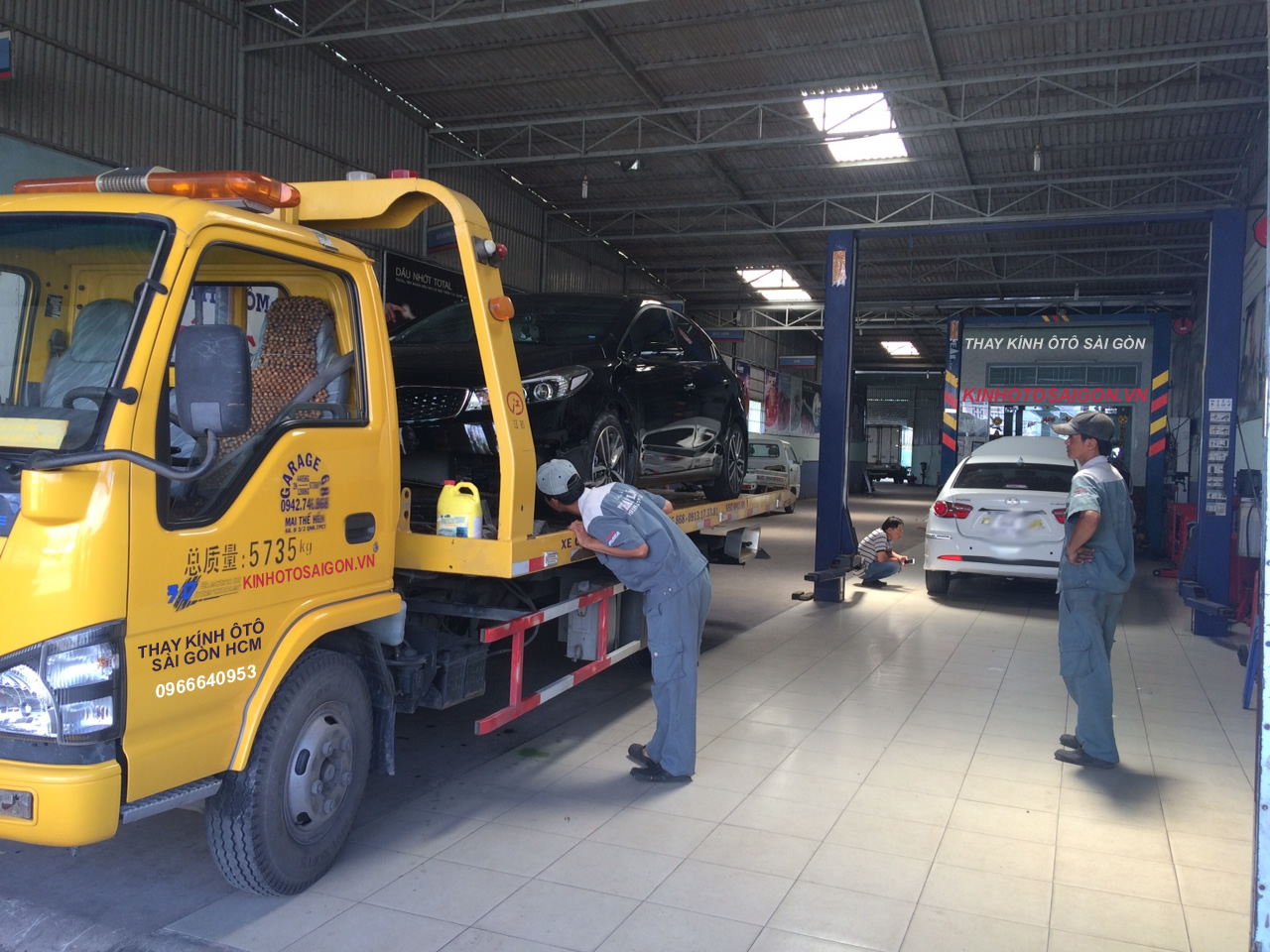 Thay Kính xe ô tô tại Sài Gòn