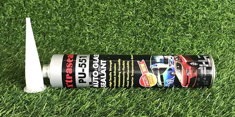 Hình 3: Keo dán kính chắn gió loại nào tốt? Sử dụng X’traseal PU-551 có thể đem lại hiệu quả nhanh chóng và an toàn