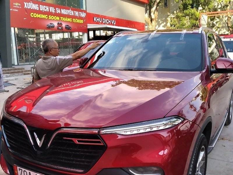 THAY KÍNH XE Ô TÔ santafe tận nơi