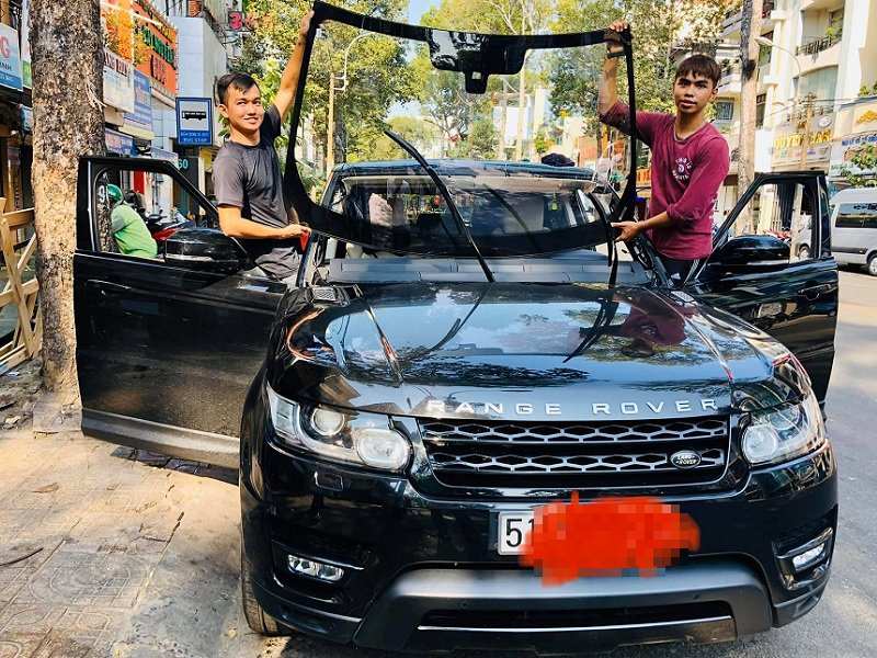 THAY KÍNH XE Ô TÔ corolla cross tận nơi