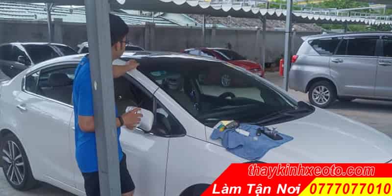 THAY KÍNH XE Ô TÔ khách Thaco tận nơi