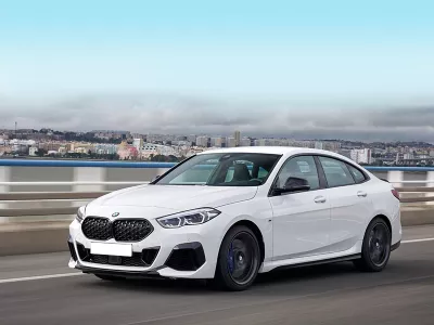Thay Kính Ô tô BMW 218i tận nơi