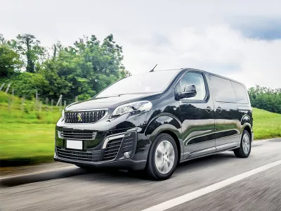 Thay Kính Ô tô Peugeot Traveller tận nơi