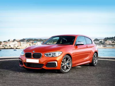 Dịch vụ thay Kính chắn gió xe BMW 118i tận nơi