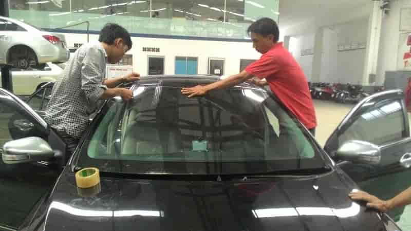 clbauto.com chuyên THAY KÍNH ÔTÔ XE TẢI tận nơi Giá rẻ