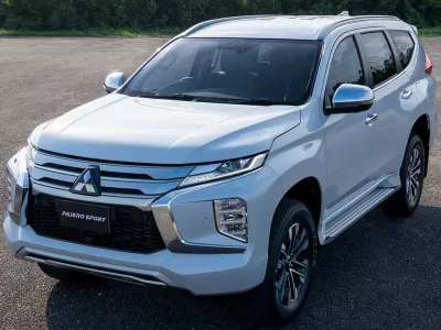 Thay KÍNH Ô tô Mitsubishi Pajero Sport tại nhà