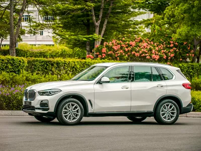 Thay KÍNH Ô tô BMW X5 tận nơi
