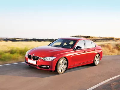 Thay KÍNH Ô tô BMW 335i tận nơi