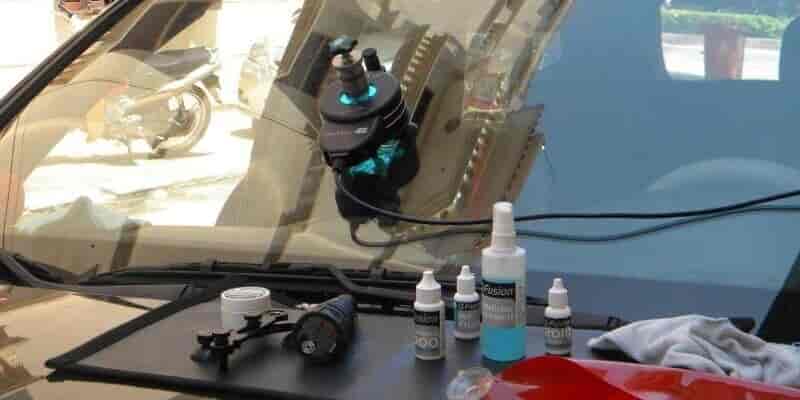 Hình 1: Hàn kính chắn gió ô tô là gì? Đây là cách khắc phục vấn đề hư hỏng của kính chắn gió.