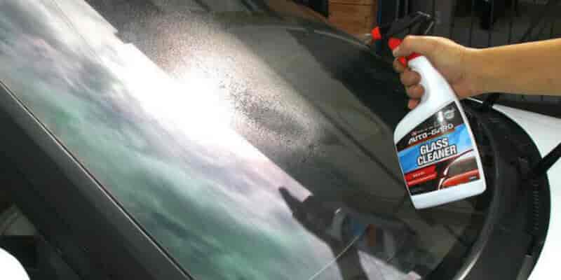 Hình 2: Khắc phục Lái bị xước bằng cách dùng nước đánh bóng kính