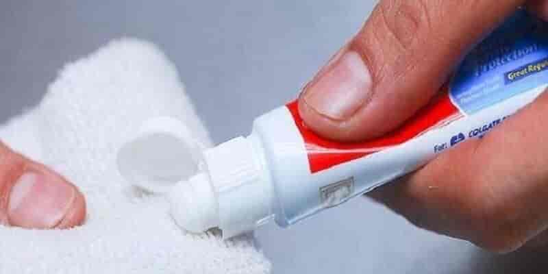 Hình 3: Bạn có thể che bớt vết xước trên Lái bằng kem đánh răng