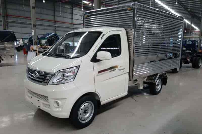 Hình 2: Kính chắn gió xe tải Tera