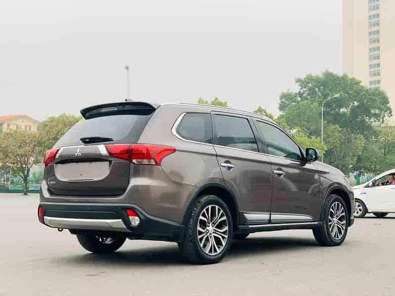 THAY KÍNH XE Ô TÔ Mitsubishi Outlander Sport tận nơi - thaykinhxeoto
