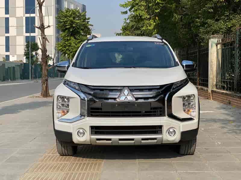 THAY KÍNH XE Ô TÔ Mitsubishi Xpander Cross tại nhà