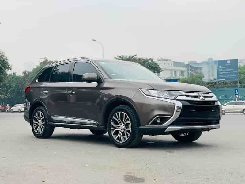THAY KÍNH XE Ô TÔ Mitsubishi Outlander Sport tận nơi