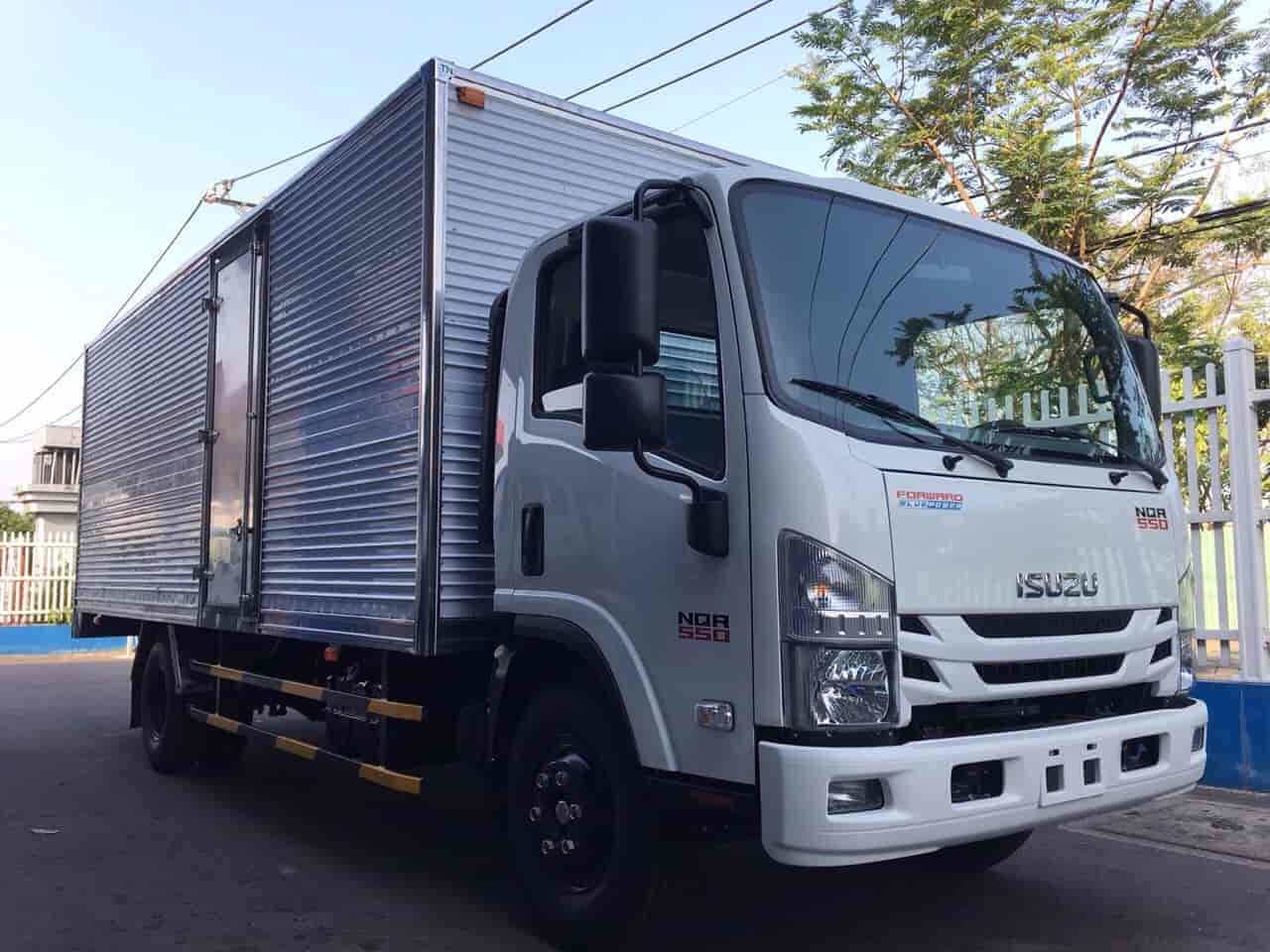 Thay KÍNH chắn gió ô tô, Thay KÍNH lái trước Ô tô Giá Rẻ Thay KÍNH xe ô tô tải Isuzu 3.5 tấn tận nơi