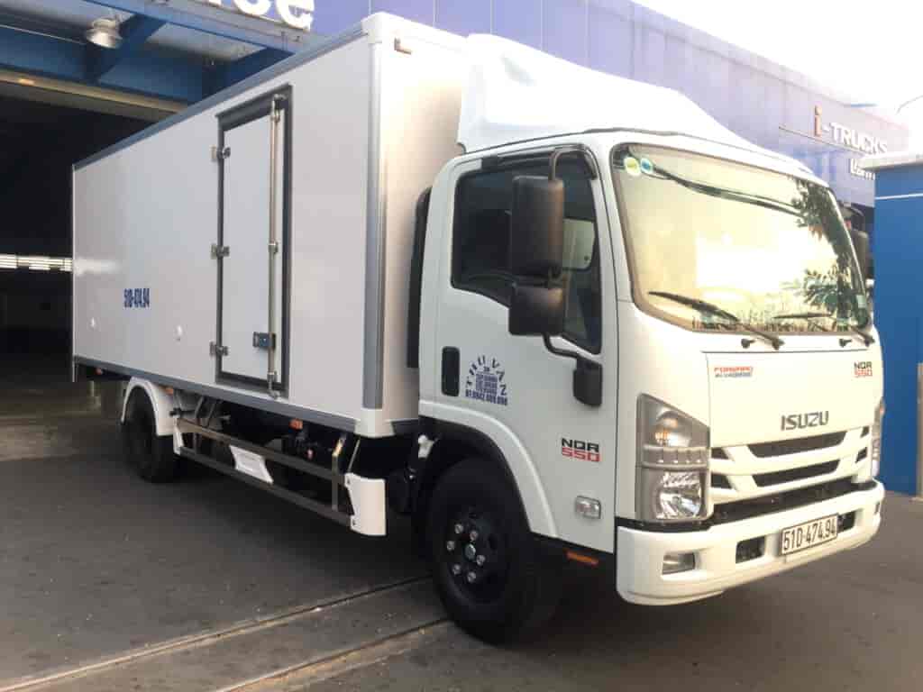 Thay KÍNH chắn gió ô tô, Thay KÍNH lái trước Ô tô Giá Rẻ Thay KÍNH xe ô tô tải Isuzu 3.5 tấn tận nơi