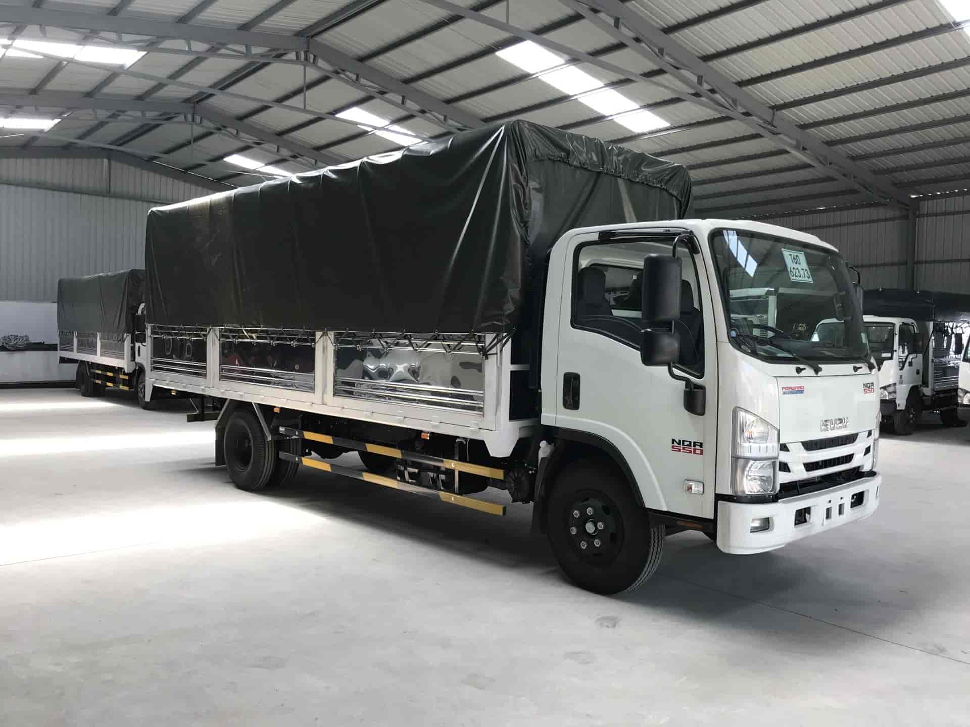 Thay KÍNH chắn gió ô tô, Thay KÍNH lái trước Ô tô Giá Rẻ Thay KÍNH xe ô tô tải Isuzu 5 tấn tận nơi