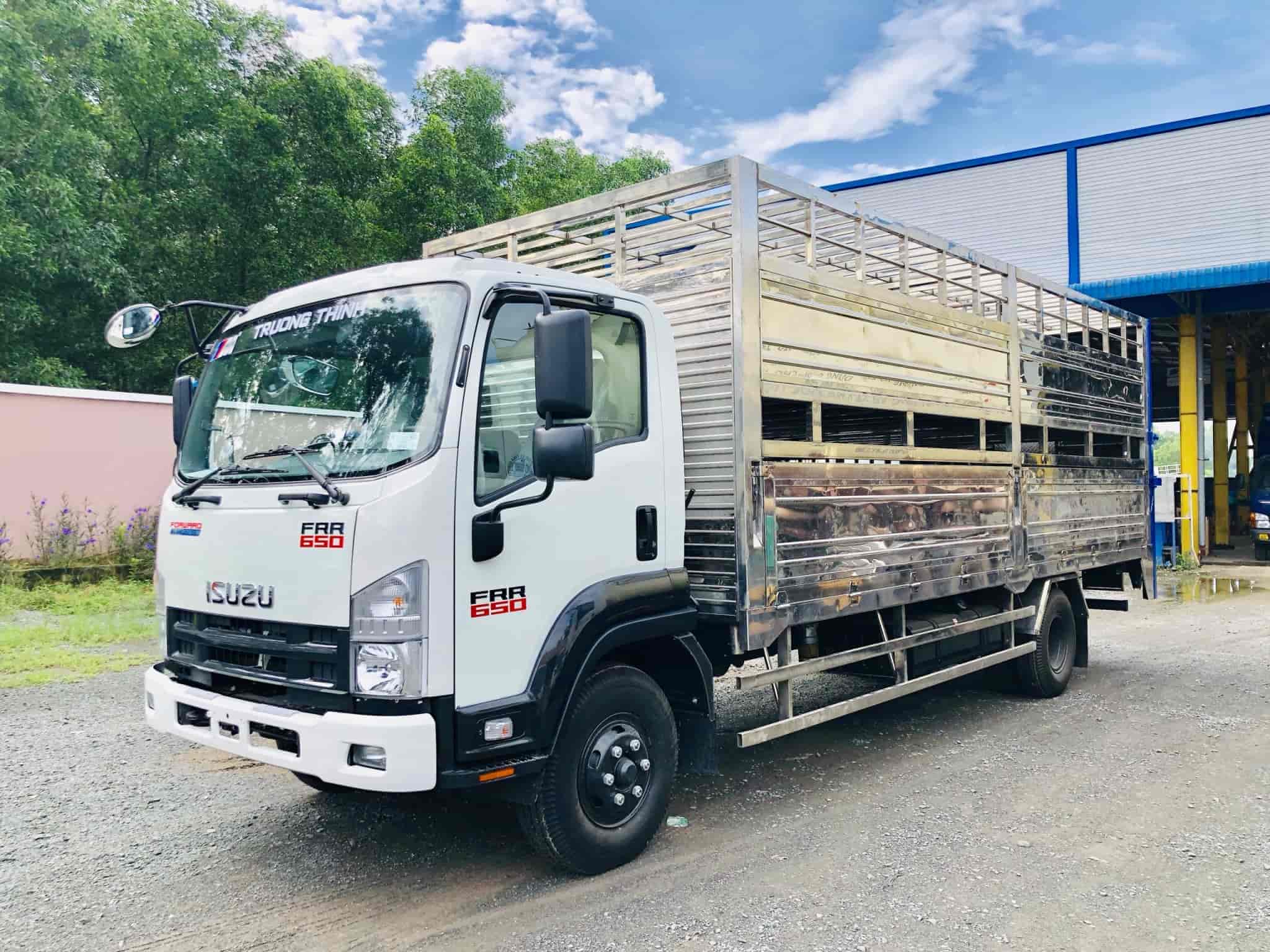 Thay KÍNH chắn gió ô tô, Thay KÍNH lái trước Ô tô Giá Rẻ Thay KÍNH xe ô tô tải Isuzu 6.5 tấn tận nơi