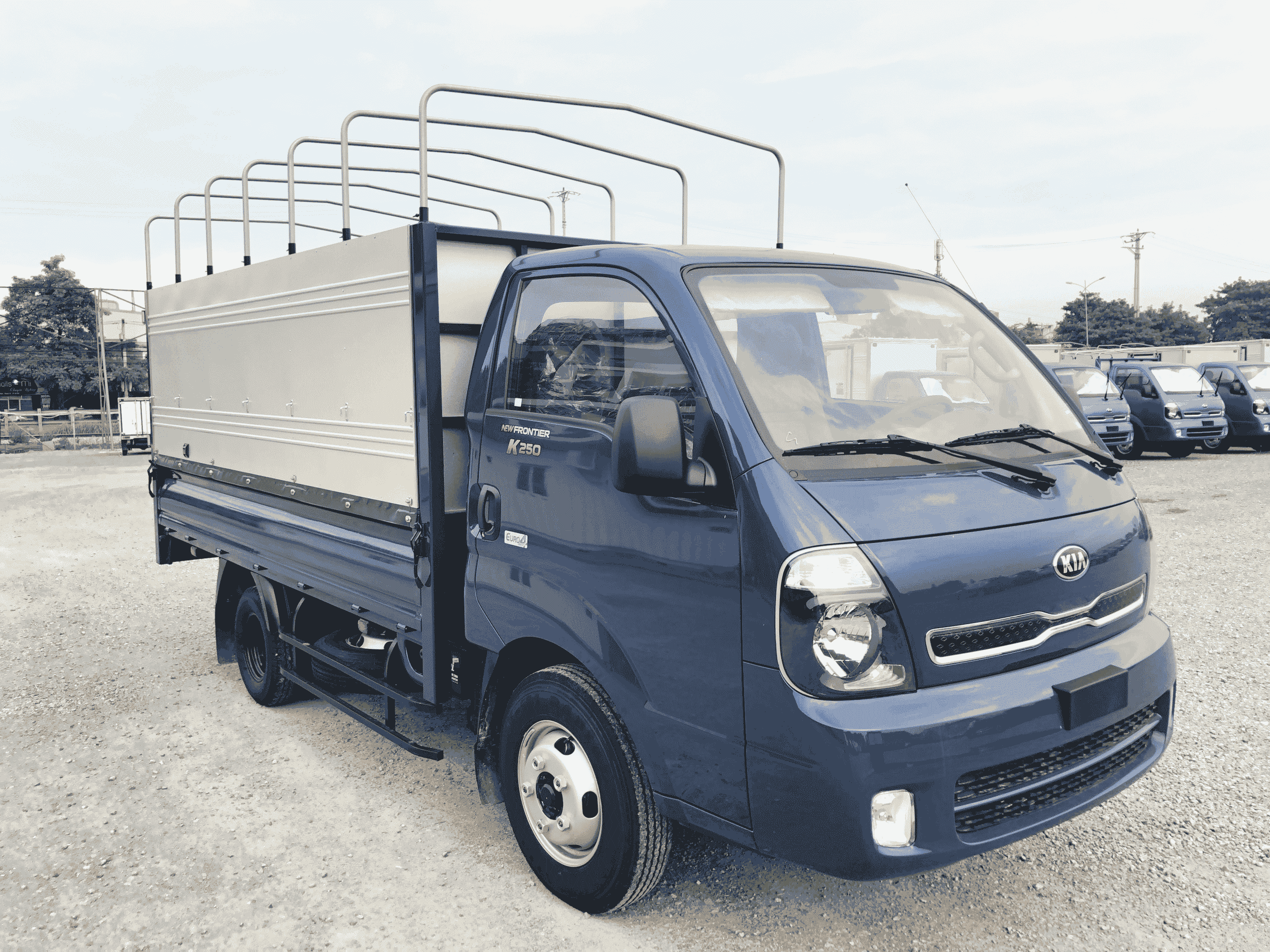 Thay KÍNH chắn gió ô tô, Thay KÍNH lái trước Ô tô Giá Rẻ Thay KÍNH xe ô tô tải KIA K250 tận nơi