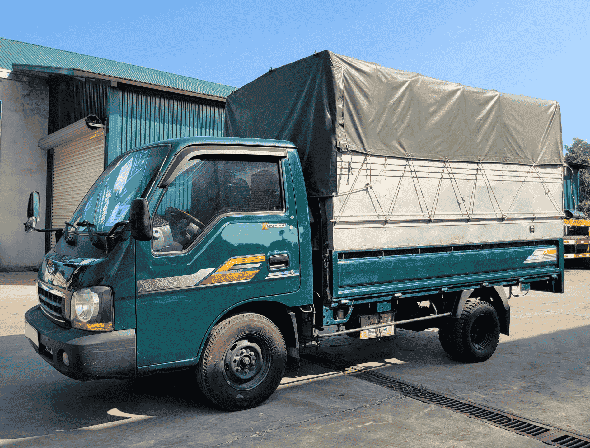 Thay KÍNH chắn gió ô tô, Thay KÍNH lái trước Ô tô Giá Rẻ Thay KÍNH xe ô tô tải KIA K2700 tận nơi