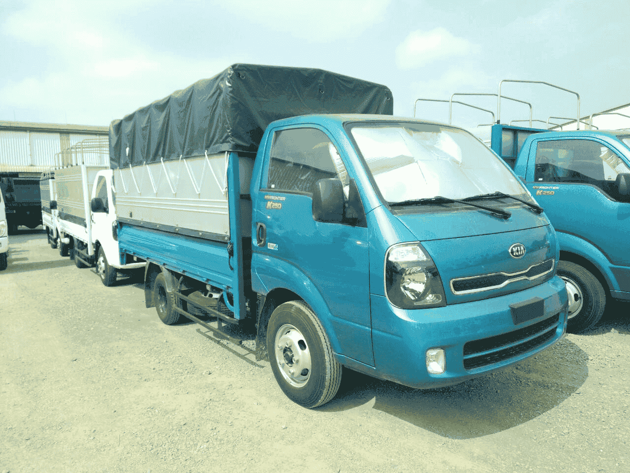 Thay KÍNH chắn gió ô tô, Thay KÍNH lái trước Ô tô Giá Rẻ Thay KÍNH xe ô tô tải KIA 2.4 tấn tận nơi