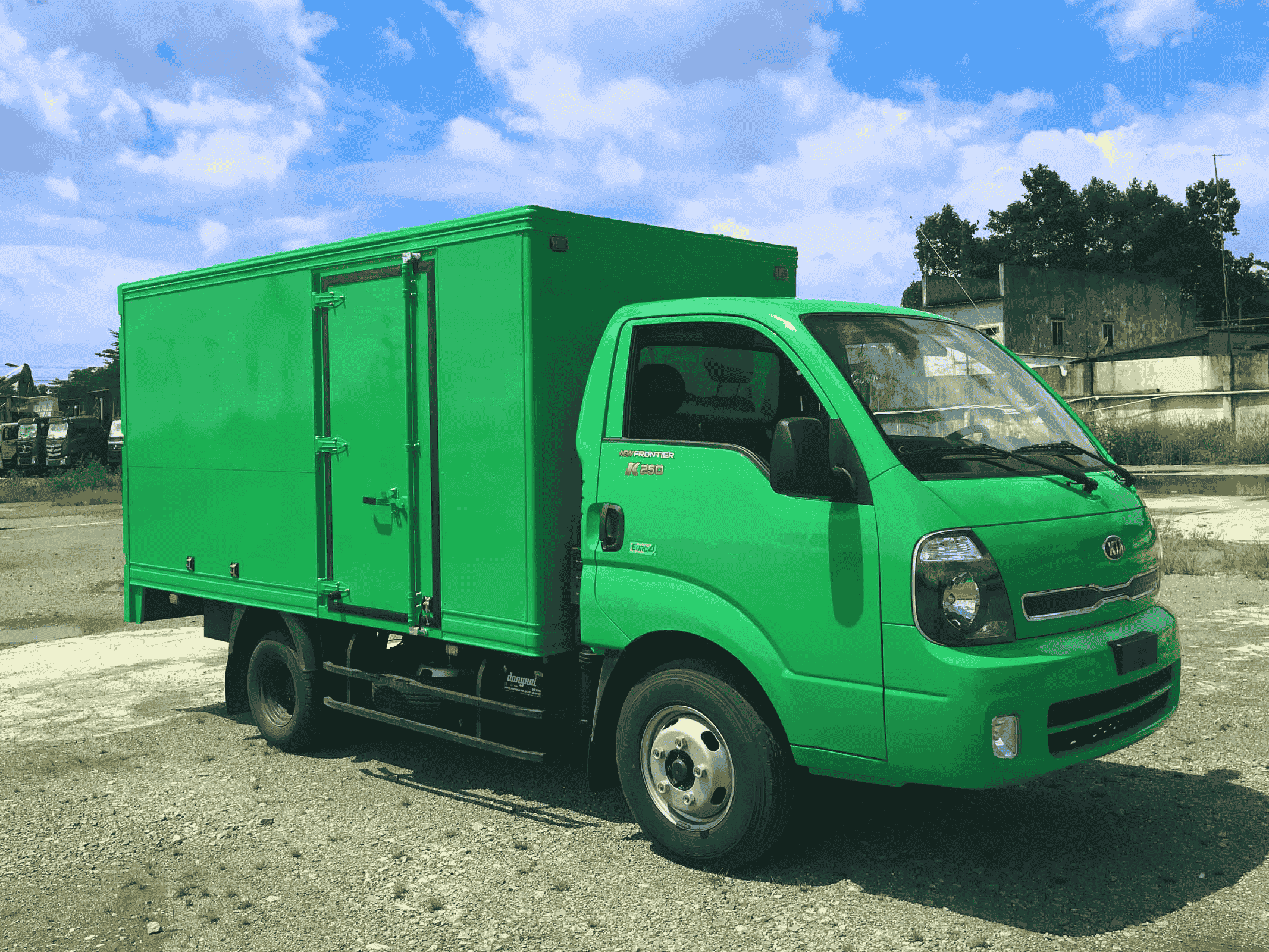 Thay KÍNH chắn gió ô tô, Thay KÍNH lái trước Ô tô Giá Rẻ Thay KÍNH xe ô tô tải KIA 2.4 tấn tận nơi