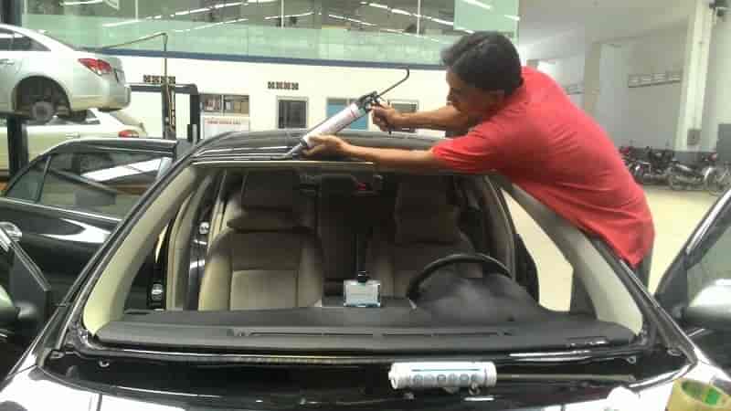 THAY KÍNH XE Ô TÔ tận nơi