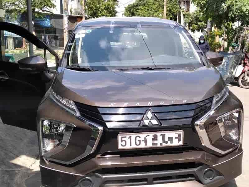 Giá kính chắn gió xe innova